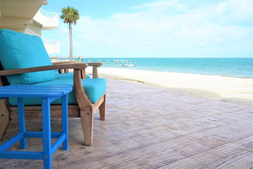 King Suite with Sofa Bed - Beach Level interior