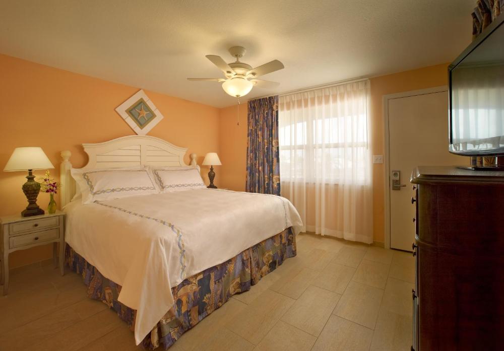 Deluxe King Room Ocean View interior