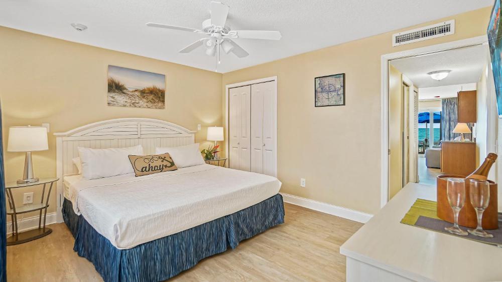 King Suite with Sofa Bed - Ocean Front interior